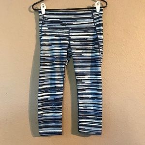 Size S Gap Yoga Blue and White Cropped Leggings